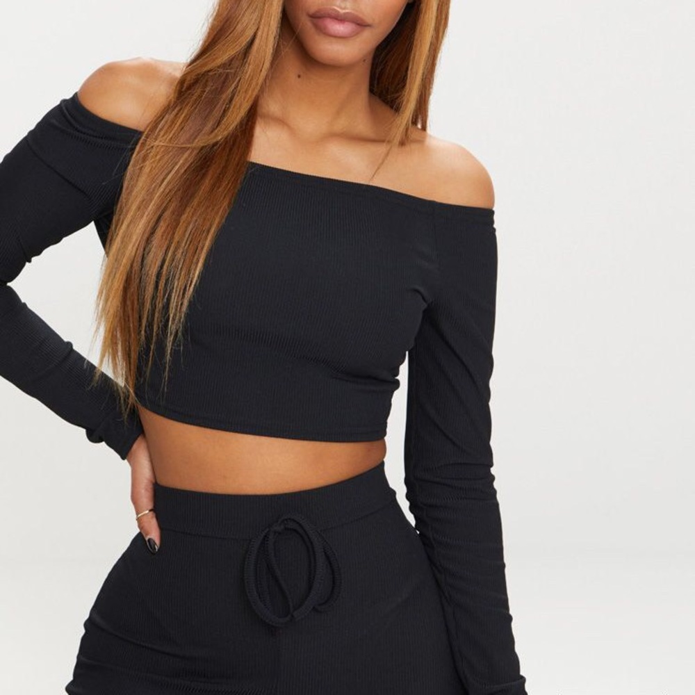 BNWT Ribbed Bardot Long Sleeve Crop Top 🖤